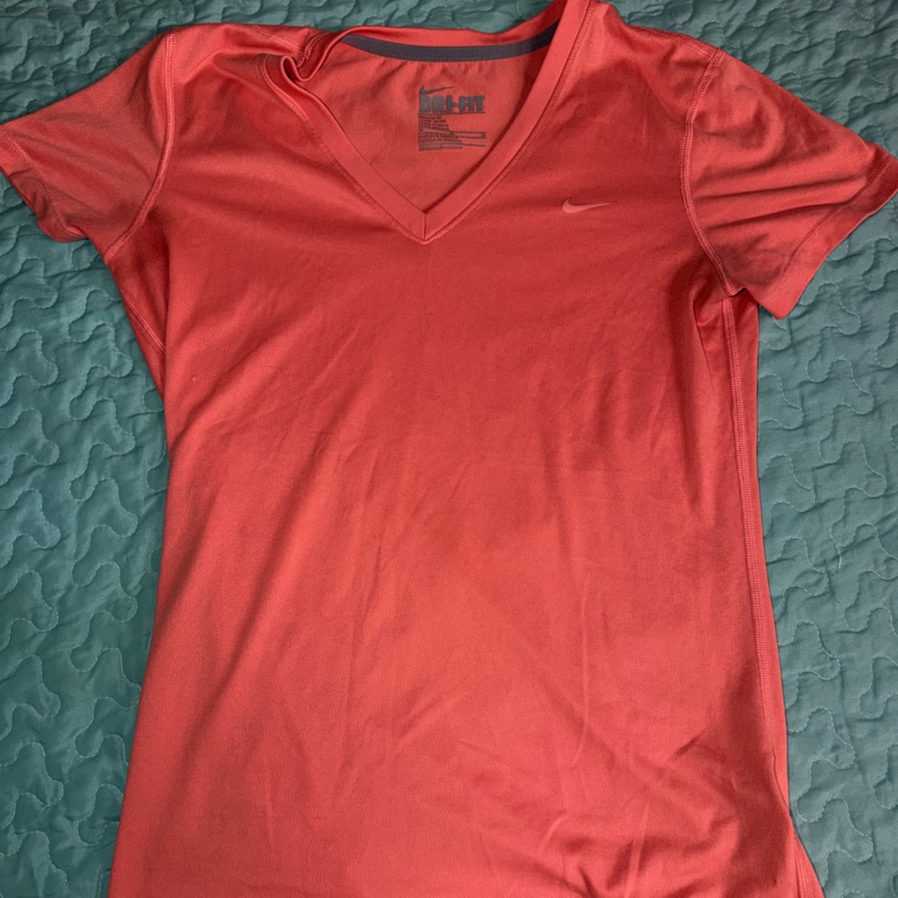 Nike Coral V-Neck Athletic Shirt Size Medium